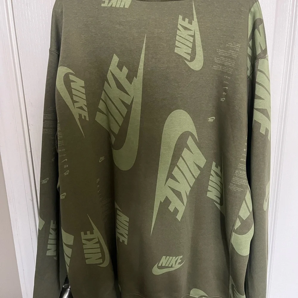 Nike Men's Green Zip-Up Sweater